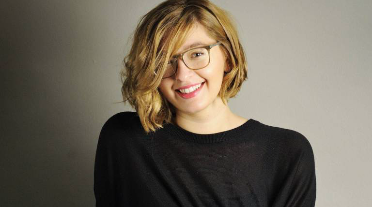 Widder-Frau Janine S. mit ihrem kurzen Bob (Foto: David Heerde)